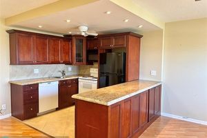 466 GRANTHAM E UNIT E, DEERFIELD BEACH, FL