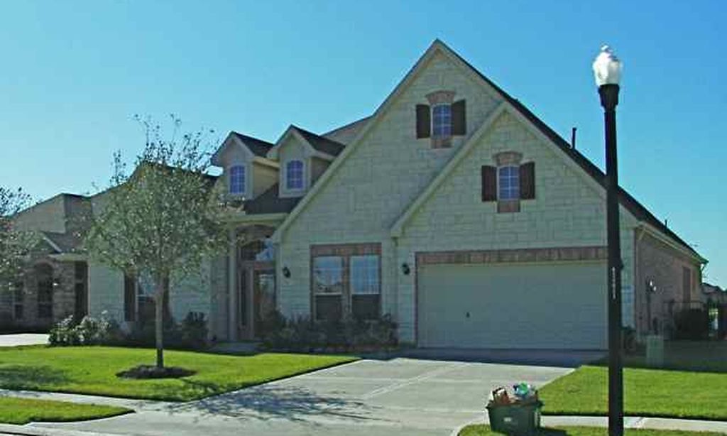 Elegant Single-Family Homes