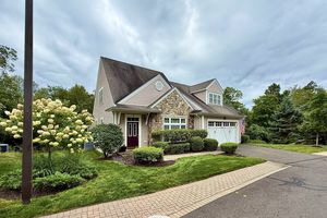 18 FIELDSTONE LN # 18, BEACON FALLS, CT