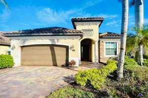 2902 AVIAMAR CIR, NAPLES, FL