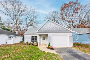 145 EDINBURGH DR, RIDGE, NY