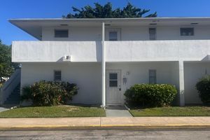 141 WEST CT, ROYAL PALM BEACH, FL
