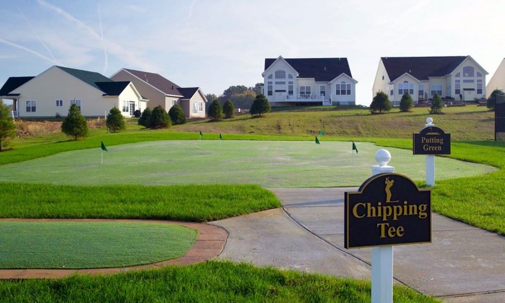 Chipping Tee & Putting Green