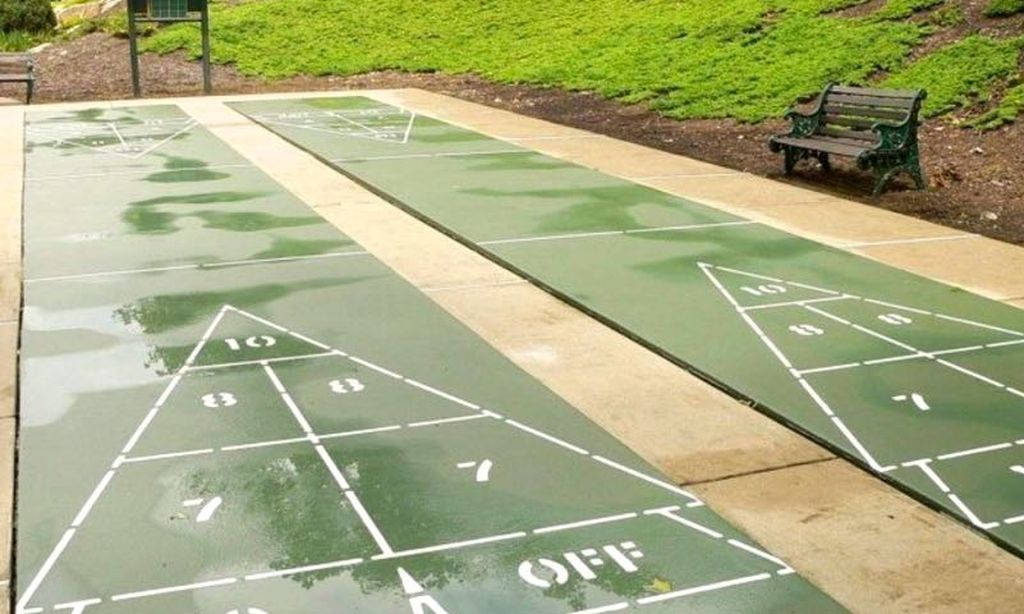 2 Shuffleboard Courts