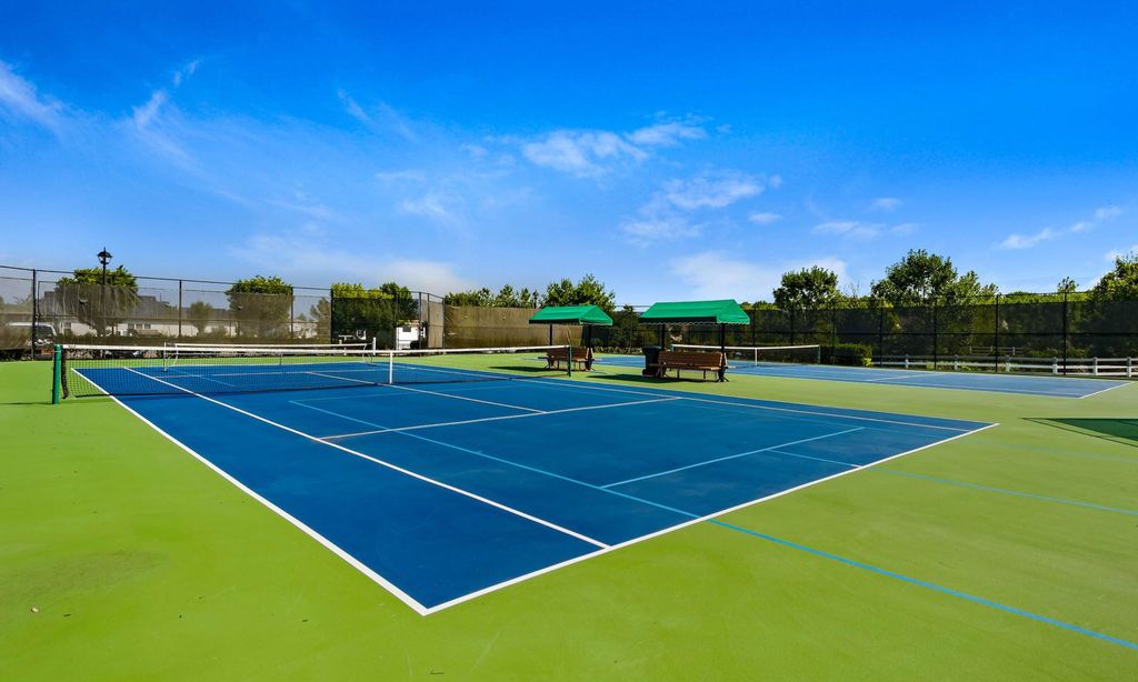 2 Tennis Courts