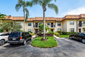 7142 GOLF COLONY CT APT 203, LAKE WORTH, FL
