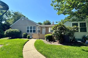 11 THEODORE DR, CORAM, NY