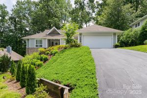 112 BROADMOOR DR, FLAT ROCK, NC