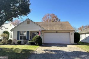 9 FERNWOOD CT, COLUMBUS, NJ