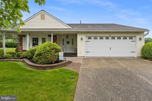 21 WILLOWWOOD CT, COLUMBUS, NJ