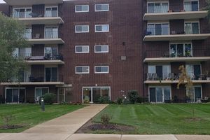 5300 WALNUT AVE 12B, DOWNERS GROVE, IL