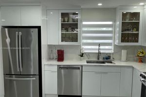 150 S HOLLYBROOK TER 303, PEMBROKE PINES, FL