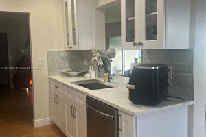 8221 NW 14TH ST, PLANTATION, FL