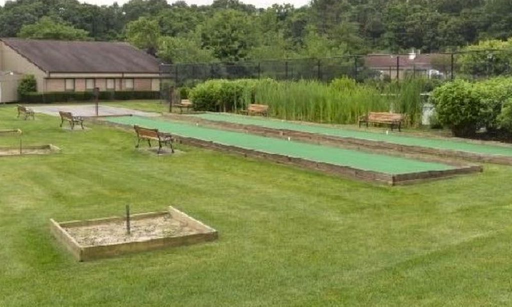 2 Bocce Ball Courts & Horseshoe Pits