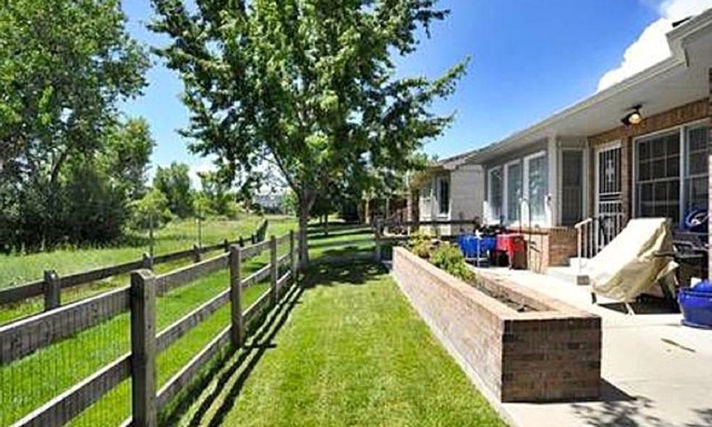 Private Single-Level Living