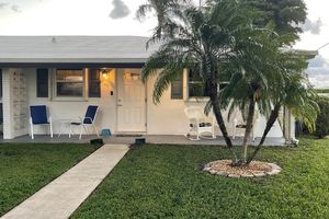 100 LEISURE LAKE CIR APT 109, BOYNTON BEACH, FL