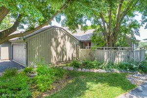 333 SHORELINE RD # 320, LAKE BARRINGTON, IL