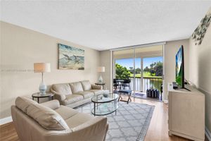 9320 S HOLLYBROOK LAKE DR 203, PEMBROKE PINES, FL