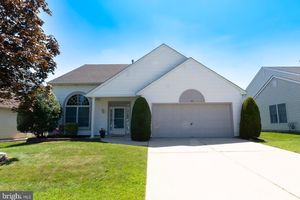 89 LANTERN LN, COLUMBUS, NJ